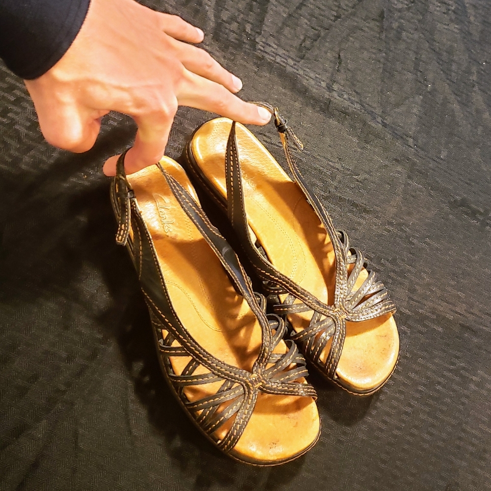 Clarks size 9 1/2 sandals. Great condition!